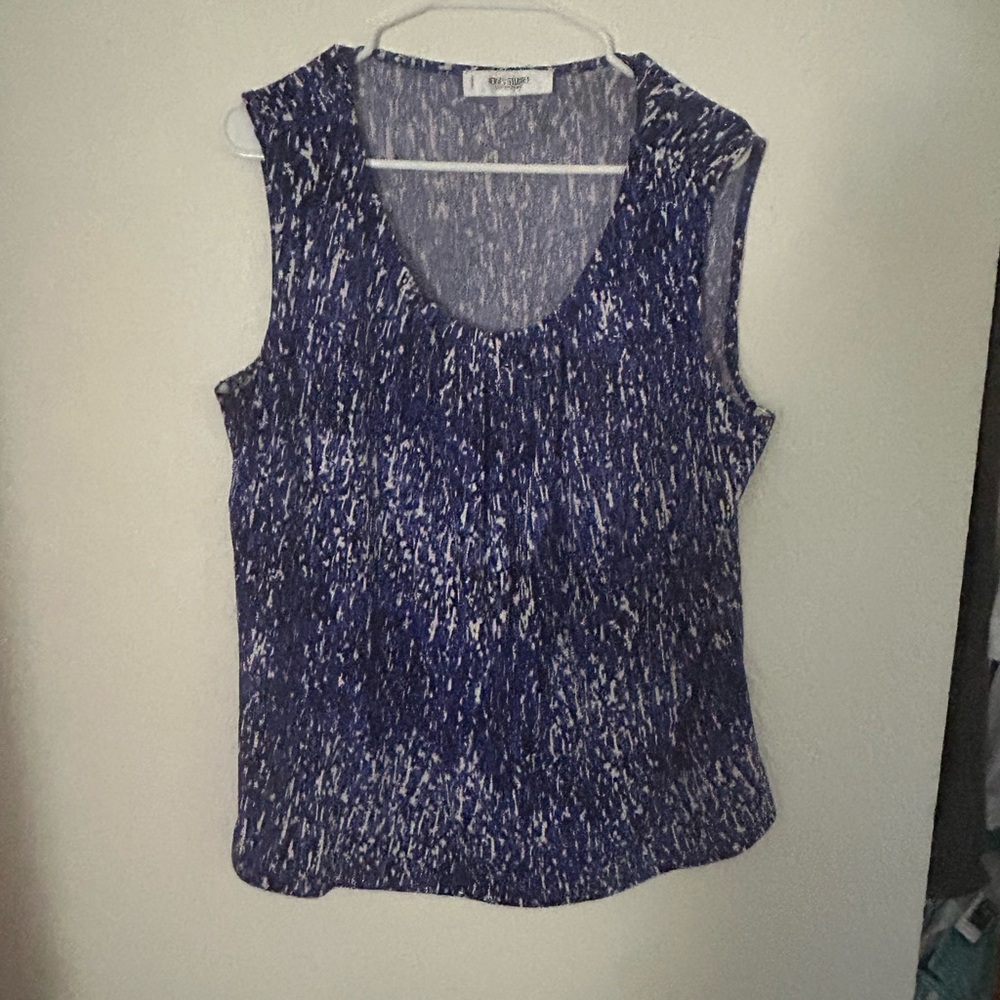 Sleeveless top with lining in front.
